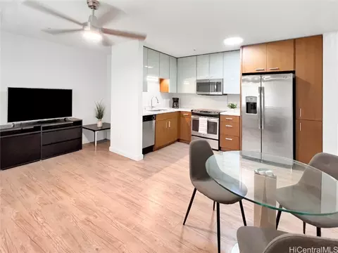 1310 Pensacola St #304, Honolulu, HI 96814