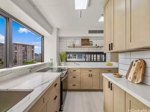 1330 Heulu St #802, Honolulu, HI 96822