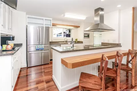 1301 Wawe Pl, Honolulu, HI 96818