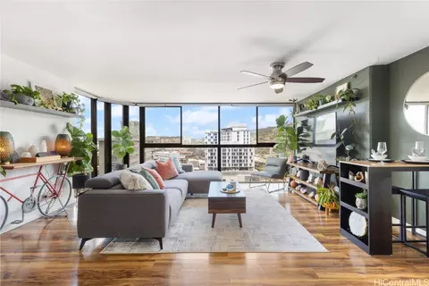 2724 Kahoaloha Ln #1401, Honolulu, HI 96826