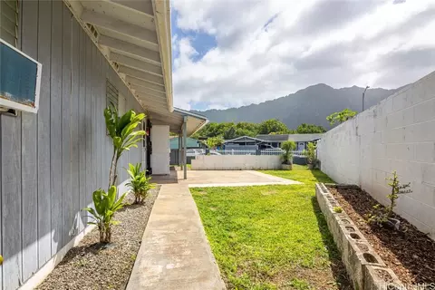 41-608 Inoaole St, Waimanalo, HI 96795
