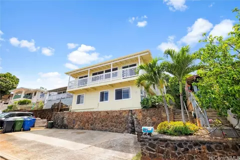 1203 Ukana St, Honolulu, HI 96818