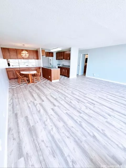2233 Ala Wai Blvd #11B, Honolulu, HI 96815