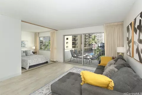 411 Kaiolu St #703, Honolulu, HI 96815