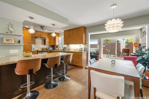 402 Koko Isle Cir #1801, Honolulu, HI 96825