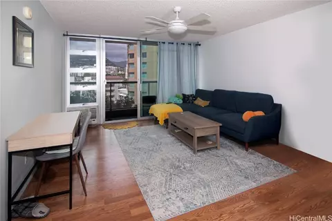 1450 Young St #704, Honolulu, HI 96814
