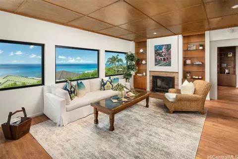409 Lelekepue Pl, Honolulu, HI 96821