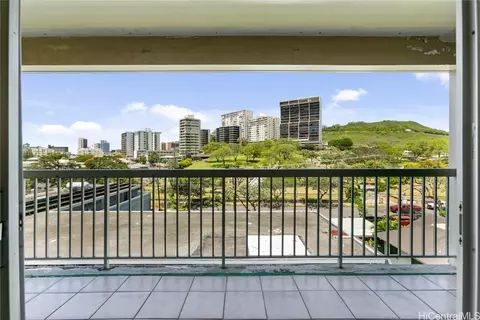 1114 Wilder Ave #707, Honolulu, HI 96822