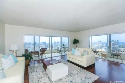 999 Wilder Ave #1602, Honolulu, HI 96822