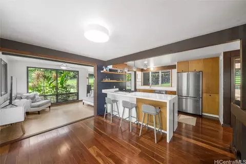 2555 Makaulii Pl, Honolulu, HI 96816