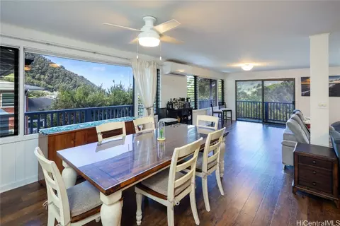 3092 Kaohinani Dr, Honolulu, HI 96817