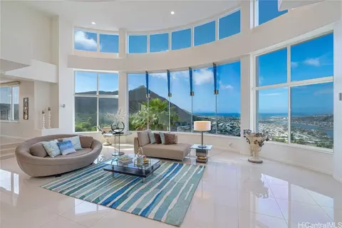 114 Hanohano Pl, Honolulu, HI 96825