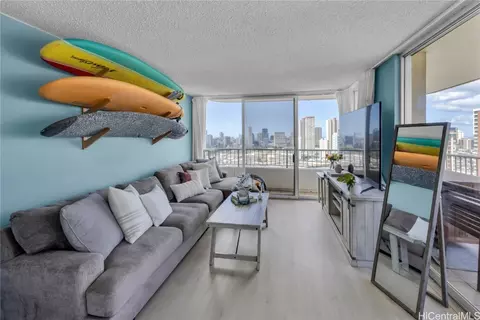 2825 S King St #1902, Honolulu, HI 96826