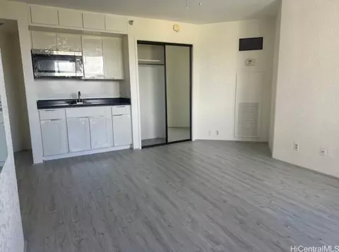 300 Wai Nani Way #PH6, Honolulu, HI 96815