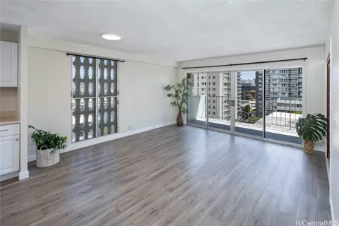 1615 Wilder Ave #701, Honolulu, HI 96822
