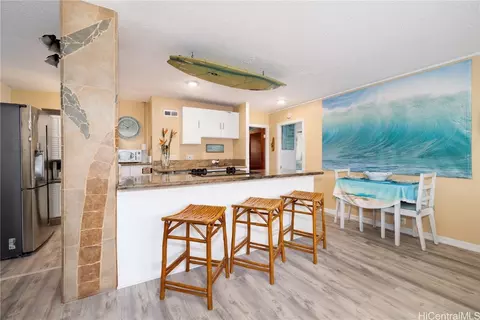2442 Kuhio Ave #401, Honolulu, HI 96815