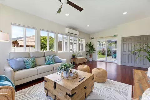 67-166 Kanoulu St, Waialua, HI 96791