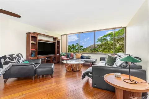 555 Hahaione St #3D, Honolulu, HI 96825