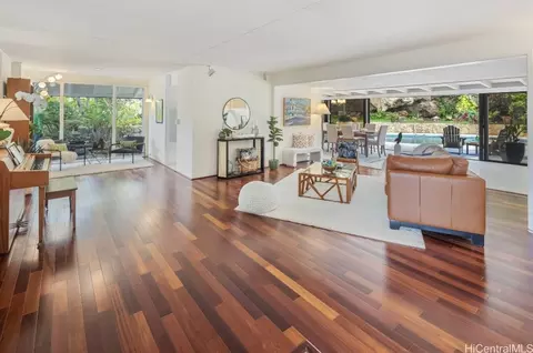 566 Ahina St, Honolulu, HI 96816