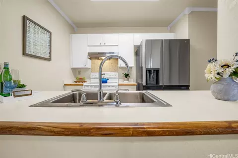 94-1195 Noheaiki St, Waipahu, HI 96797
