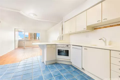 1099 Ala Napunani St #803, Honolulu, HI 96818