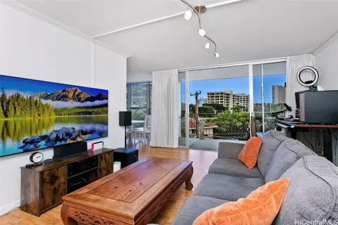 1634 Makiki St #401, Honolulu, HI 96822