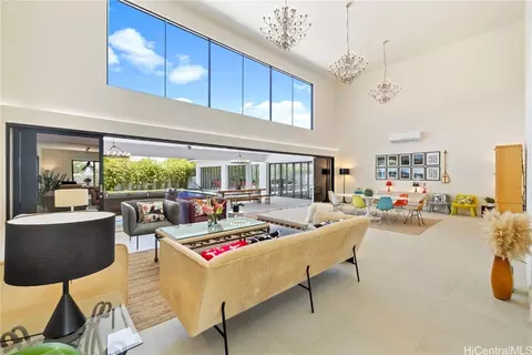 606 Hakaka Pl, Honolulu, HI 96816