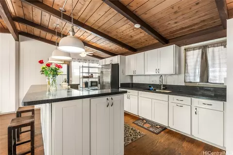 2278 Komo Mai Dr, Pearl City, HI 96782
