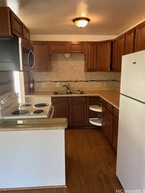 87-1550 Farrington Hwy #E3, Waianae, HI 96792