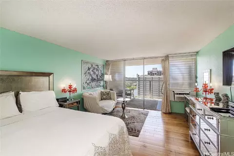 445 Seaside Ave #2411, Honolulu, HI 96815