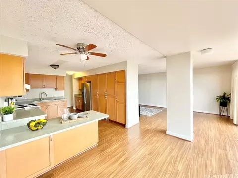 4300 Waialae Ave #B 306, Honolulu, HI 96816