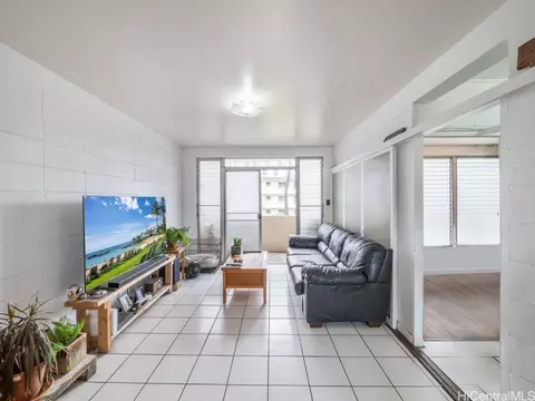 909 University Ave #204, Honolulu, HI 96826
