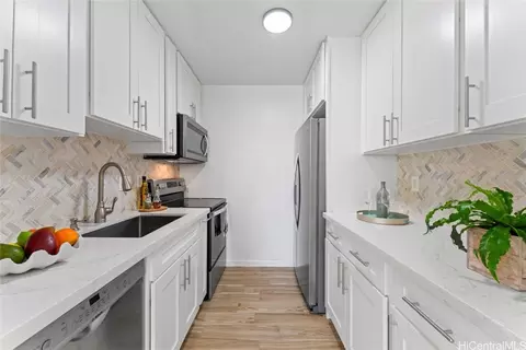 2092 Kuhio Ave #705, Honolulu, HI 96815