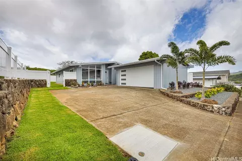 671 Waikanaloa St, Honolulu, HI 96825