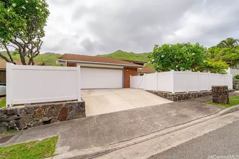 1360 Kaeleku St, Honolulu, HI 96825