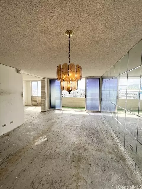 780 Amana St #1702, Honolulu, HI 96814