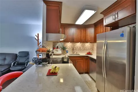 1114 Wilder Ave #305, Honolulu, HI 96822