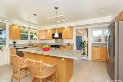 811 Kaipii St, Kailua, HI 96734