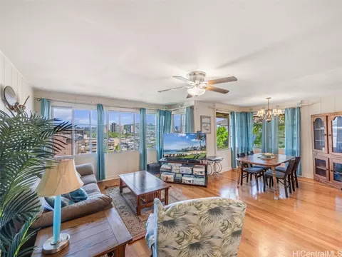 713 Walea Pl, Honolulu, HI 96817