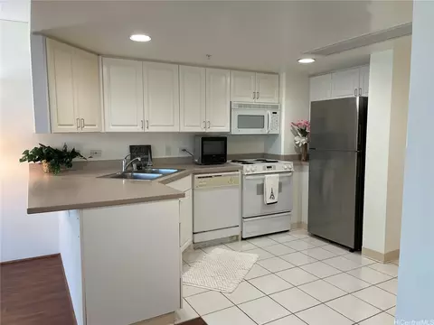 1314 Kalakaua Ave #706, Honolulu, HI 96826