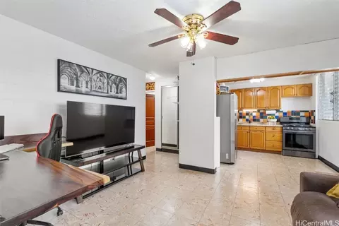 1514 Dillingham Blvd #110, Honolulu, HI 96817