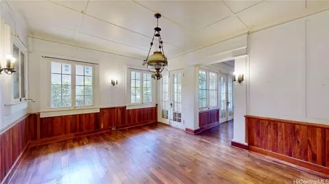 2185 Round Top Dr, Honolulu, HI 96822