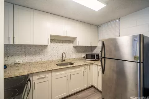 1110 Banyan St #103, Honolulu, HI 96817