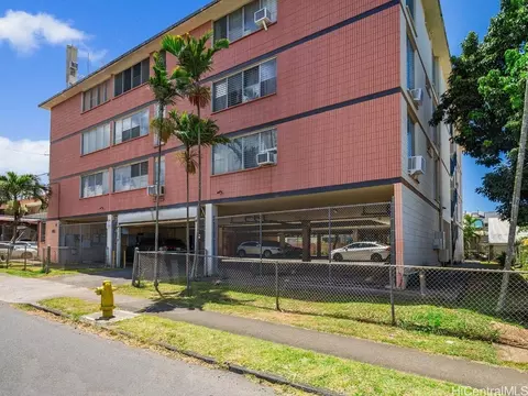 1415 Middle St #403, Honolulu, HI 96819