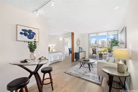 1215 Alexander St #602, Honolulu, HI 96826