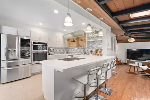 1445 St Louis Dr, Honolulu, HI 96816