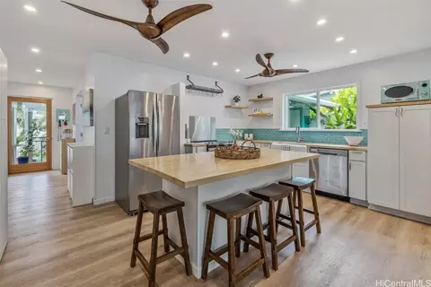 518 Ulumalu St, Kailua, HI 96734