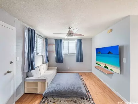 1120 Hassinger St #301, Honolulu, HI 96822