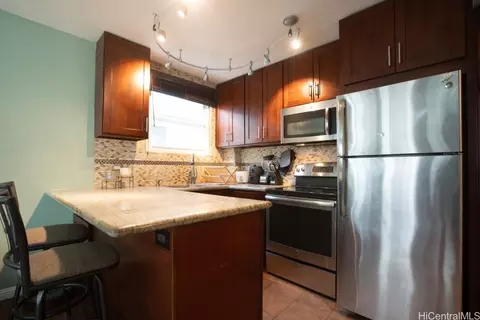 1720 Poki St #212, Honolulu, HI 96822