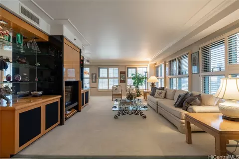 1080 S Beretania St #1104, Honolulu, HI 96814